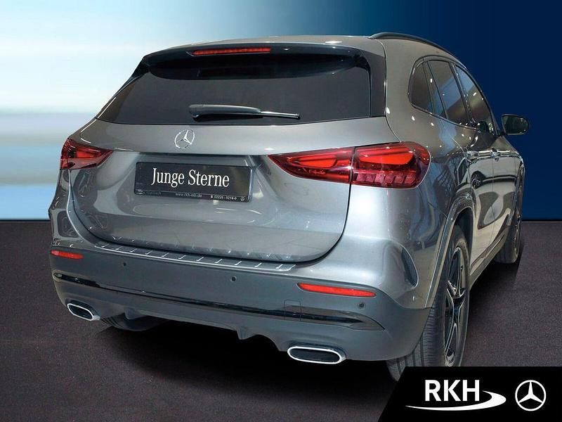 Gebraucht Mercedes GLA200 Night 163 PS (119 kW) 2025 Grau SUV