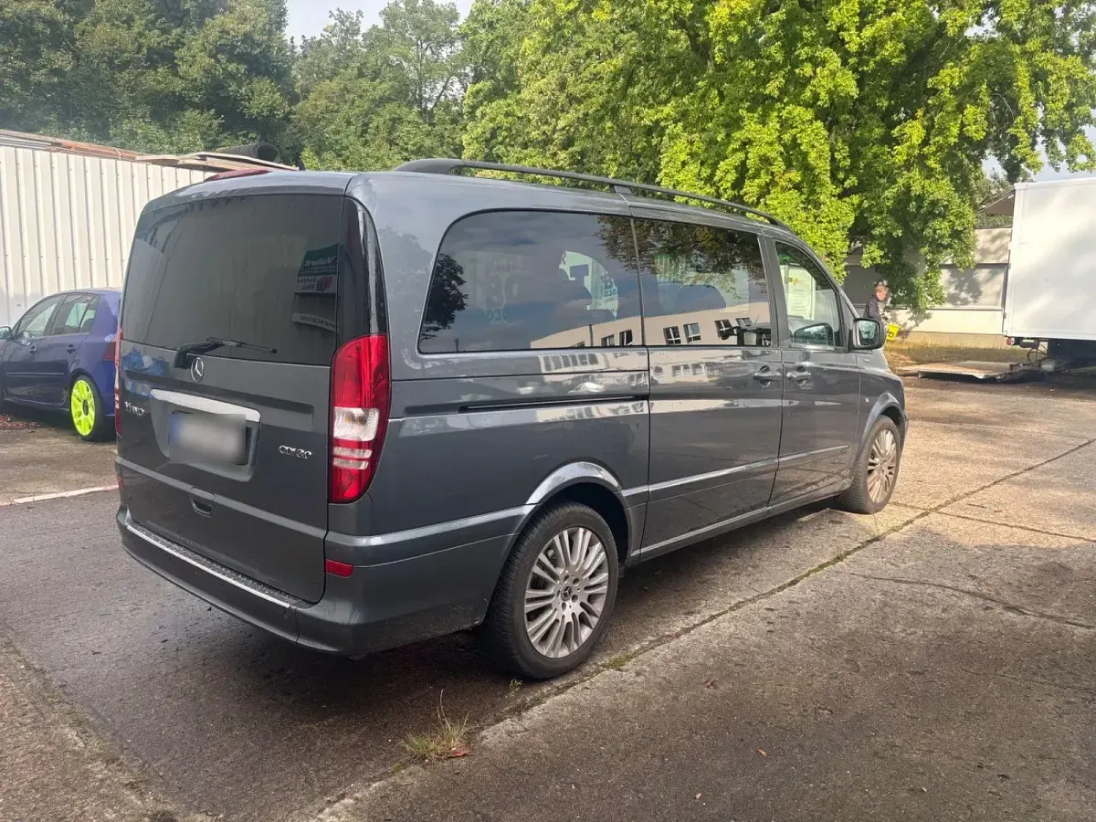 Gebraucht Mercedes Viano 224 PS (164 kW) 2011 Grau Van / Kleinbus