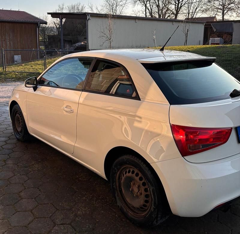 Second-hand Audi A1 86 CP (63 kW) 2011 Alb Hatchback