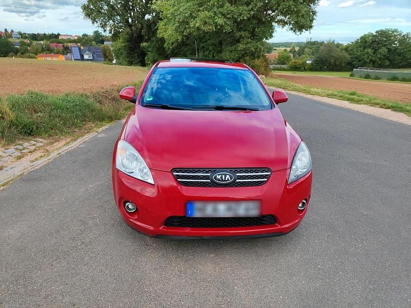 Gebraucht Kia Ceed 143 PS (105 kW) 2008 Rot Kleinwagen