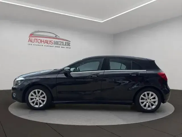 Gebraucht Mercedes A180 109 PS (80 kW) 2013 Schwarz Kleinwagen