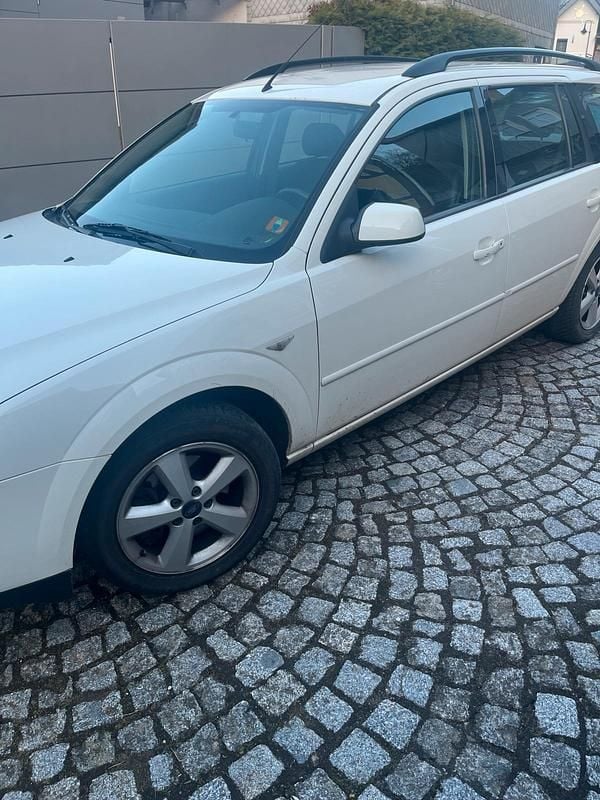 Gebraucht Ford Mondeo 140 PS (102 kW) 2006 Weiß Kombi