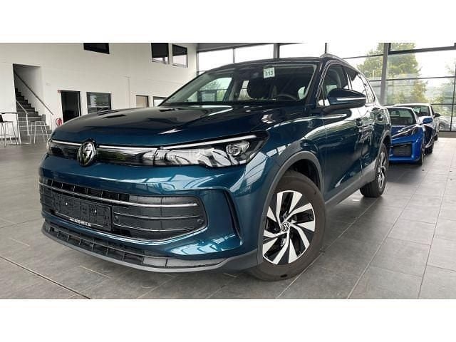 Blau Gebraucht 2024 VW Tiguan Life SUV | 34.470 € (Fairer Preis) - Bild 1/4
