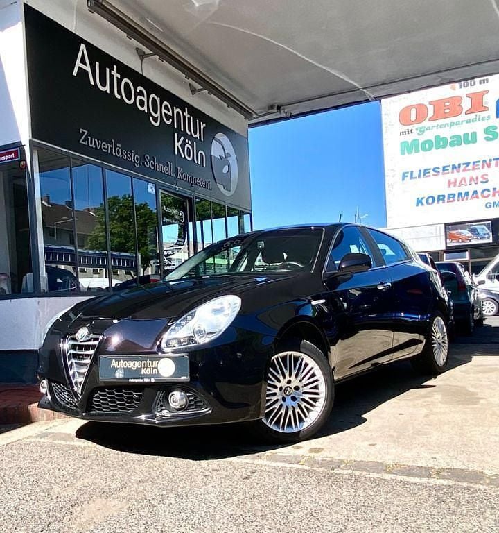 Schwarz Gebraucht 2016 Alfa Romeo Giulietta Turismo Limousine | 9.990 € (Fairer Preis) - Bild 1/4