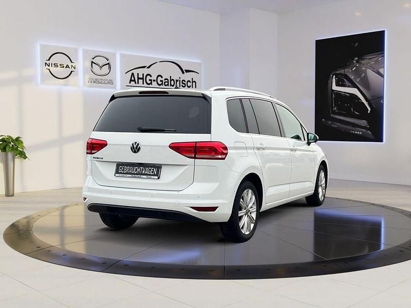 Gebraucht VW Touran Highline 150 PS (110 kW) 2020 Weiß Van / Kleinbus