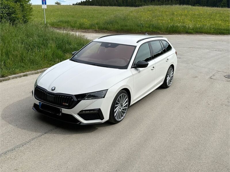 Weiß Gebraucht 2020 Skoda Octavia RS Kombi | 27.800 € (Etwas zu teuer) - Bild 1/4