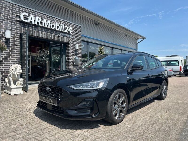 Obsidian schwarz (metallic) Gebraucht 2023 Ford Focus Kombi | 20.900 € (Superpreis) - Bild 1/4