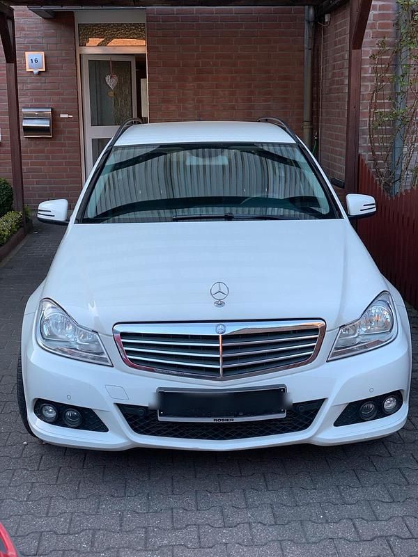 Weiß Gebraucht 2011 Mercedes C200 Kombi | 6.499 € (Superpreis) - Bild 1/4