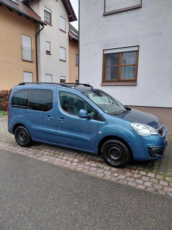 Gebraucht Peugeot Partner Tepee 120 PS (88 kW) 2017 Blau Van / Kleinbus