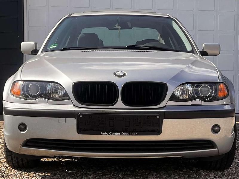 Gebraucht BMW 318 143 PS (105 kW) 2002 Titansilber metallic Limousine