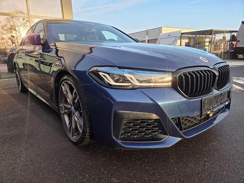 Gebraucht BMW M550 Sport Line 530 PS (389 kW) 2022 Blau (metallic) Limousine