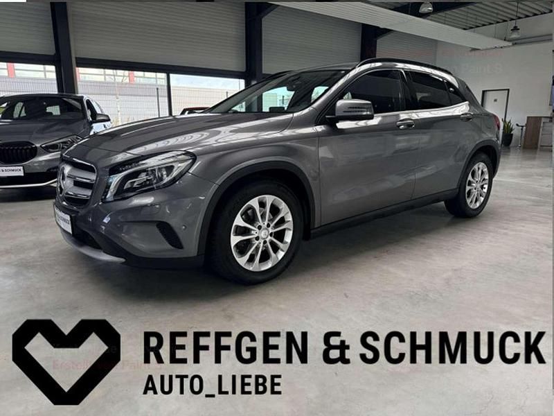 Gebraucht Mercedes GLA200 Style 156 PS (114 kW) 2016 Mountaingrau (metallic) SUV