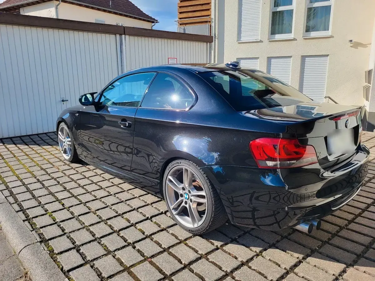 Gebraucht BMW 120 Coupé Sport Line 177 PS (130 kW) 2012 Schwarz Coupé