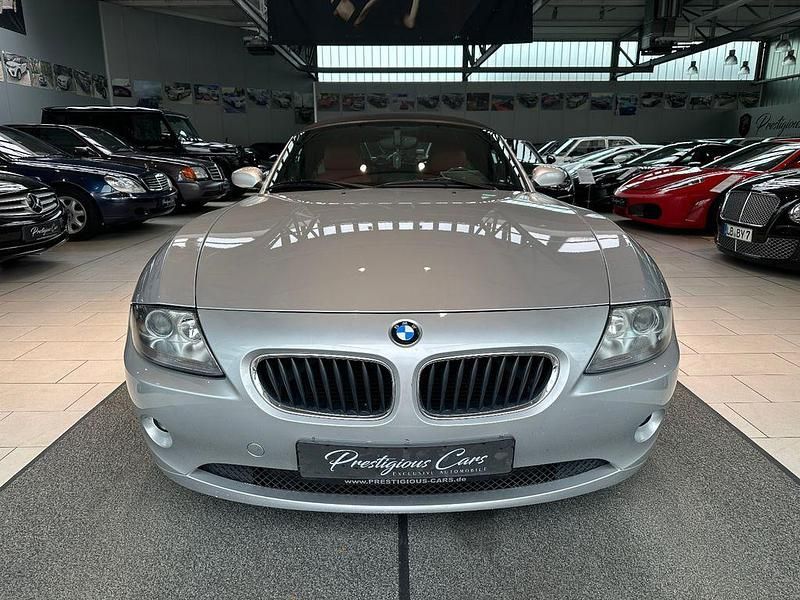 Silber Gebraucht 2003 BMW Z4 Sport Line Cabrio | 10.949 € (Fairer Preis) - Bild 1/4