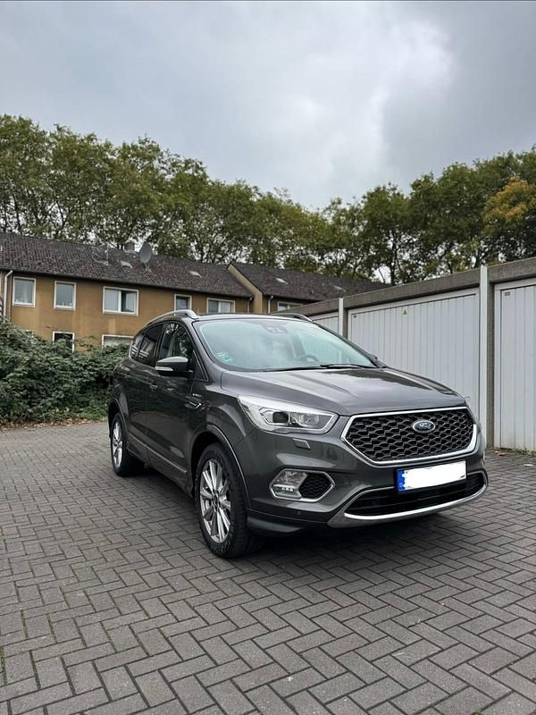 Grau Gebraucht 2018 Ford Kuga Vignale SUV | 15.890 € (Guter Preis) - Bild 1/4