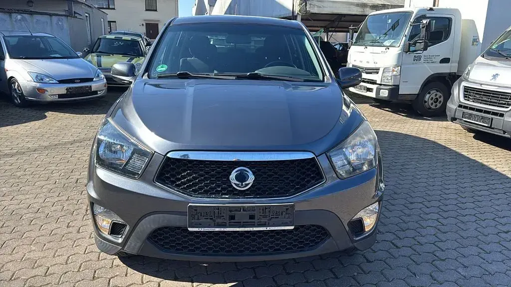 Gebraucht SsangYong Actyon 155 PS (114 kW) 2016 Grau Pickup