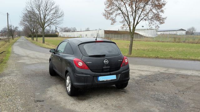 Gebraucht Opel Corsa 75 PS (55 kW) 2014 Schwarz metallic Limousine