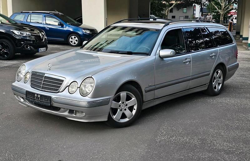 Silber Gebraucht 2001 Mercedes E320 Kombi | 1.299 € (Guter Preis) - Bild 1/4