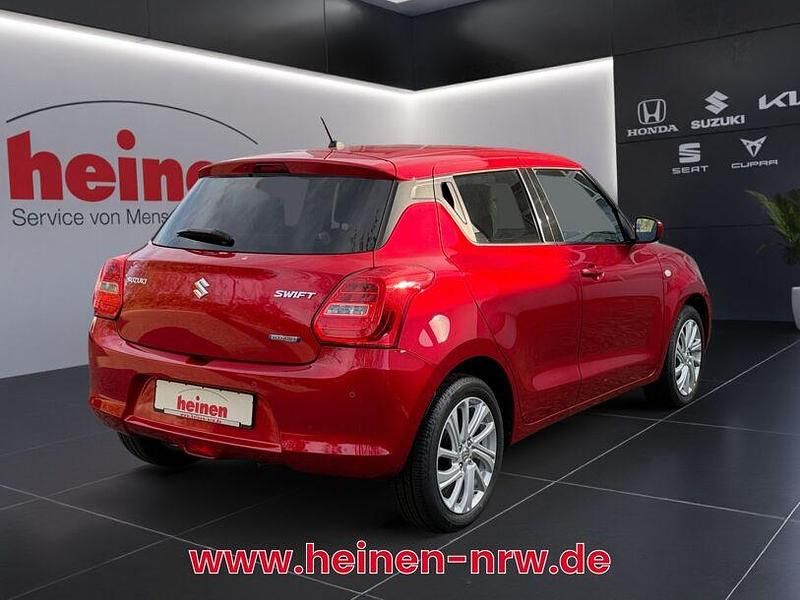 Gebraucht Suzuki Swift 83 PS (61 kW) 2021 Rot Kleinwagen