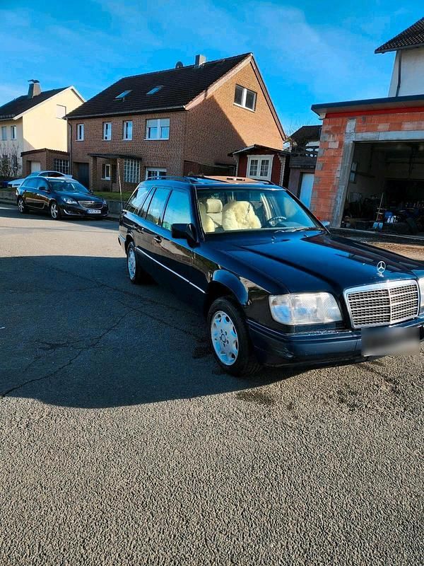 Second-hand Mercedes E280 193 CP (141 kW) 1995 Albastru Break