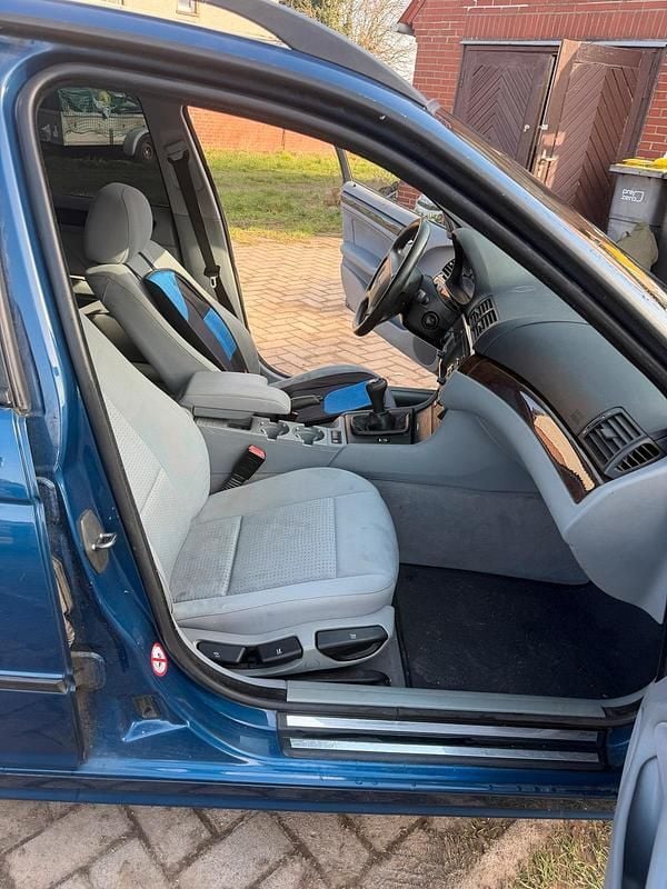 Gebraucht BMW 320 Performance 170 PS (125 kW) 2001 Blau Kombi
