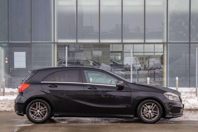Gebraucht Mercedes A180 122 PS (89 kW) 2012 Schwarz Limousine