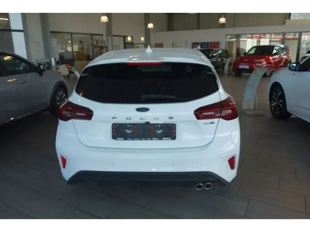 Gebraucht Ford Focus ST-Line 125 PS (91 kW) 2024 Weiss Limousine