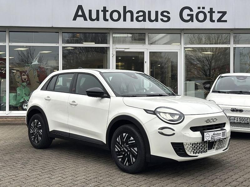 Weiß Neu 2025 Fiat 600E Red SUV | 33.690 € (Etwas zu teuer) - Bild 1/3