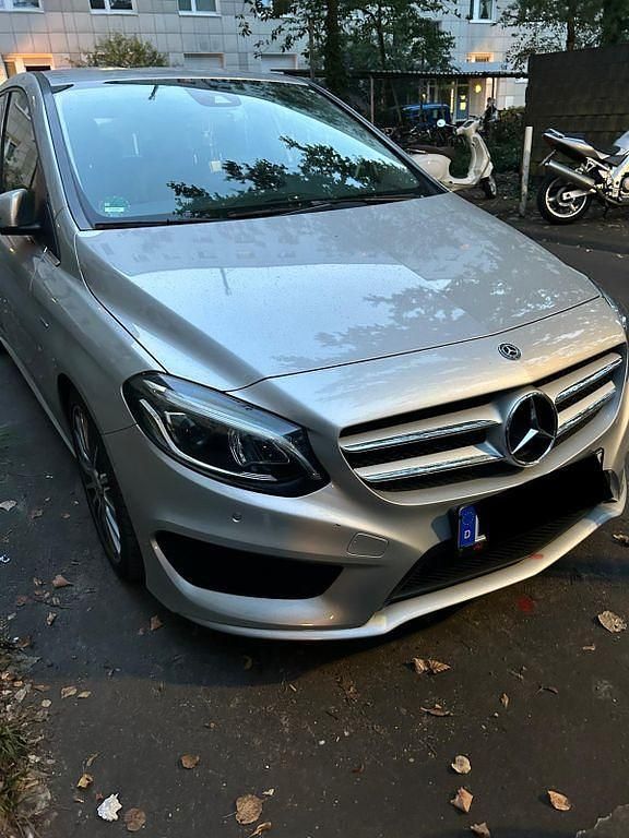 Gebraucht Mercedes B180 122 PS (89 kW) 2018 Silber Van / Kleinbus