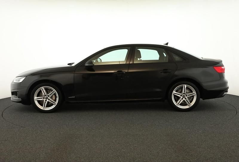 Gebraucht Audi A4 Advanced 204 PS (150 kW) 2023 Mythosschwarz metallic SUV