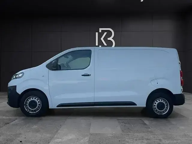 Käytetty Citroën Jumpy Business Class 122 HP (89 kW) 2017 Valkoinen Tila-auto