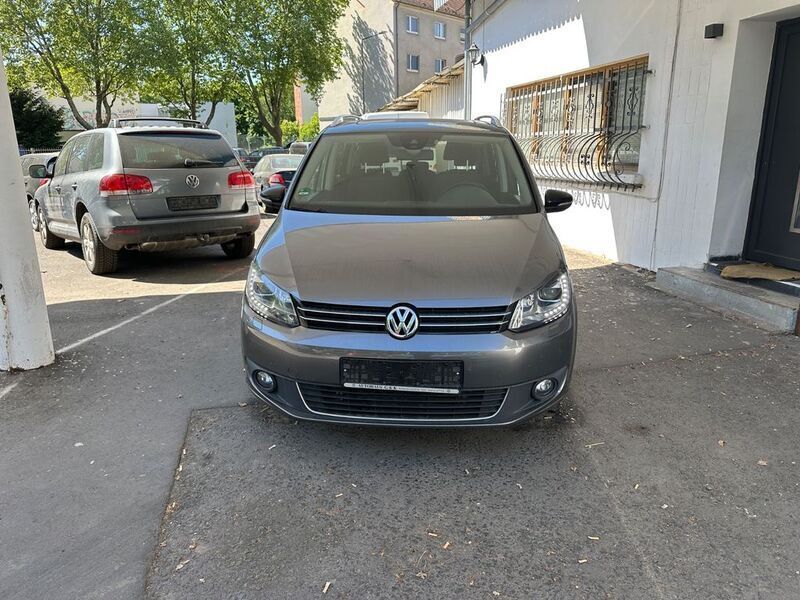 Grau Gebraucht 2012 VW Touran Style Van / Kleinbus | 9.999 € (Etwas zu teuer) - Bild 1/4