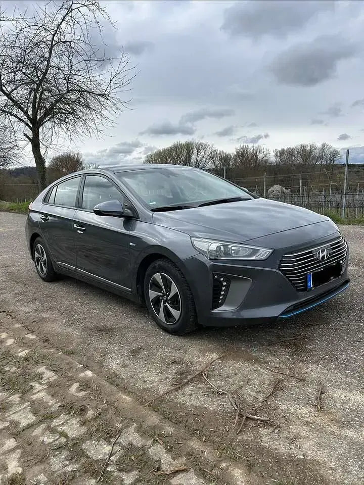 Gebraucht Hyundai Ioniq Trend 105 PS (77 kW) 2019 Grau Kleinwagen