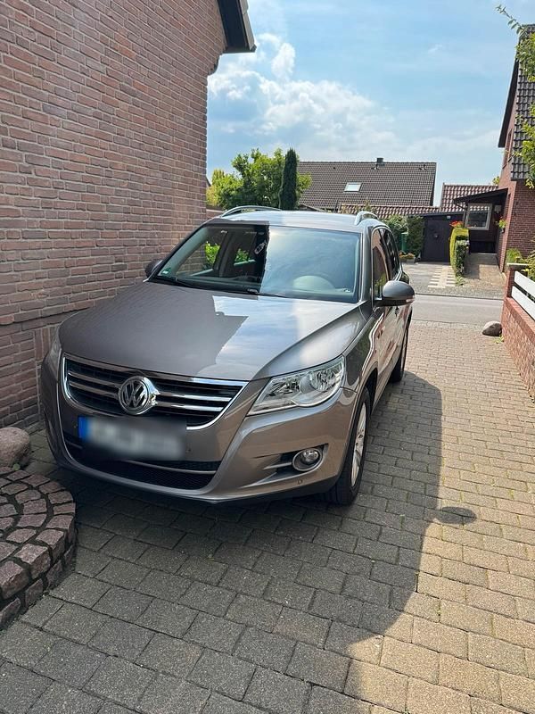 Grau Gebraucht 2008 VW Tiguan SUV | 7.299 € (Fairer Preis) - Bild 1/4