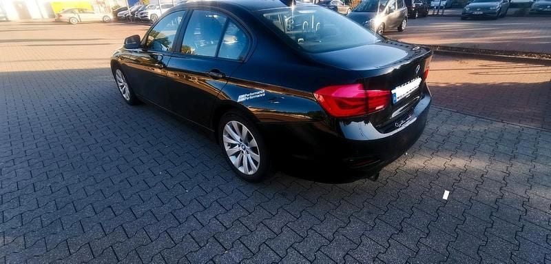 Schwarz Gebraucht 2017 BMW 318 Limousine | 9.499 € (Superpreis) - Bild 1/4