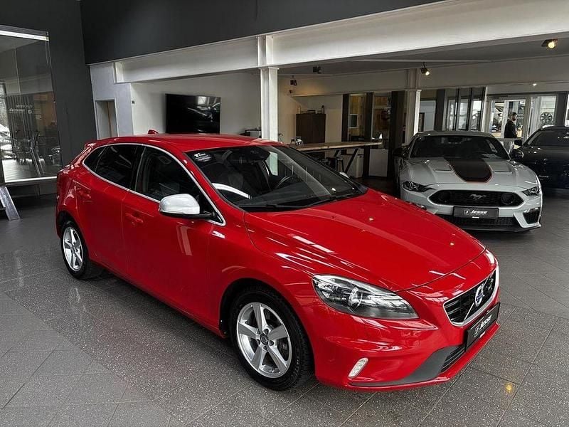 Gebraucht Volvo V40 R-Design 190 PS (139 kW) 2014 Rot Limousine