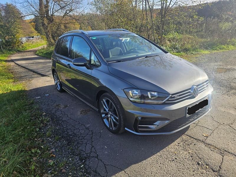 Grau Gebraucht 2017 VW Golf VII Sound Limousine | 13.700 € (Guter Preis) - Bild 1/4