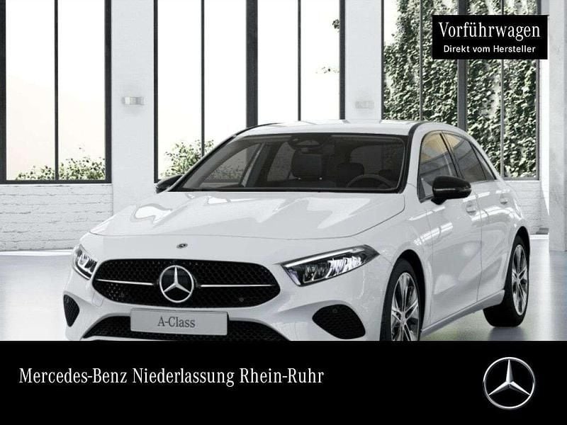 Polarweiß Gebraucht 2024 Mercedes A180 AMG Limousine | 33.600 € (Fairer Preis) - Bild 1/4