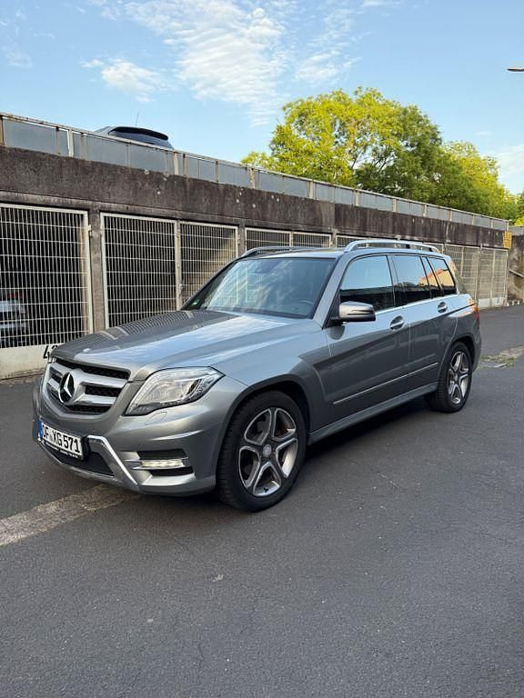 Grau Gebraucht 2013 Mercedes GLK220 AMG line SUV | 17.000 € (Fairer Preis) - Bild 1/4