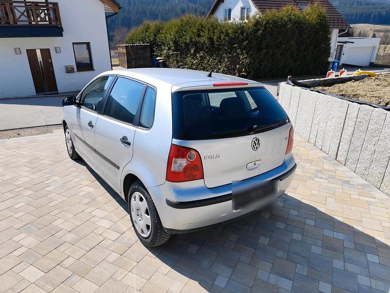 Gebraucht VW Polo 64 PS (47 kW) 2003 Silber Kleinwagen
