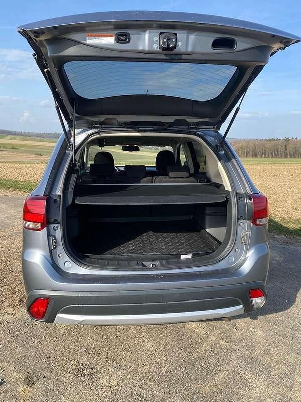 Gebraucht Mitsubishi Outlander 150 PS (110 kW) 2016 Grau SUV