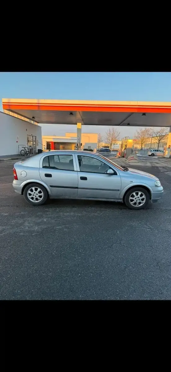 Gebraucht Opel Astra 75 PS (55 kW) 1998 Silber Limousine