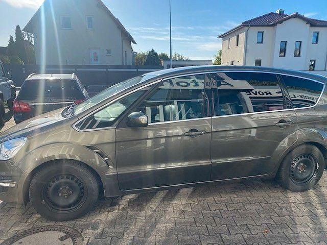 Gebraucht Ford S-MAX Titanium 203 PS (149 kW) 2010 Braun Van / Kleinbus