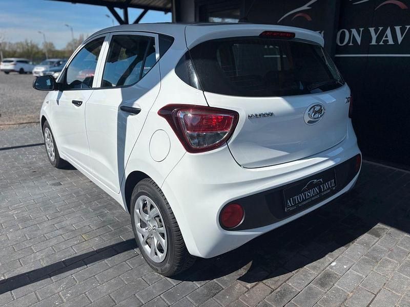 Gebraucht Hyundai i10 67 PS (49 kW) 2017 Weiß Kleinwagen