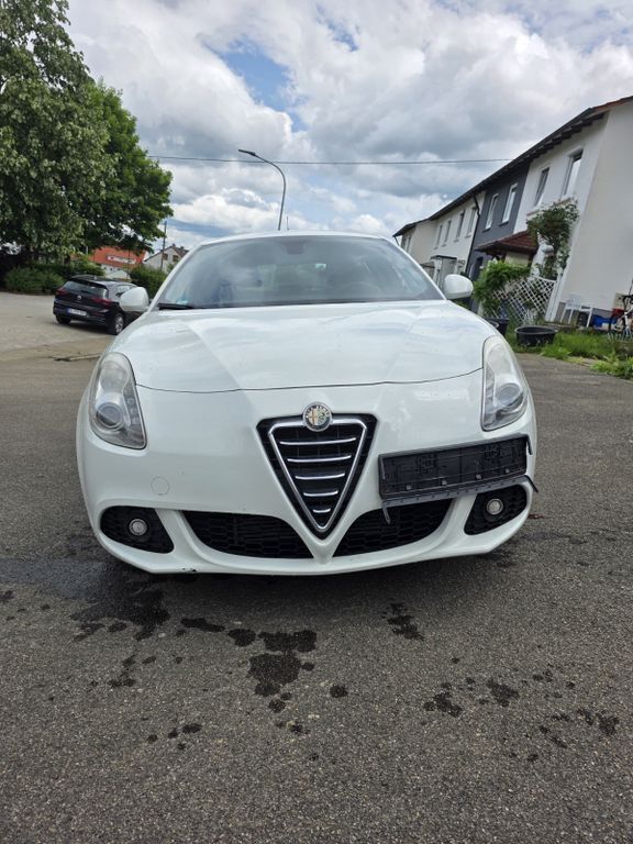 Weiß Gebraucht 2013 Alfa Romeo Giulietta Kleinwagen | 3.000 € (Superpreis) - Bild 1/4