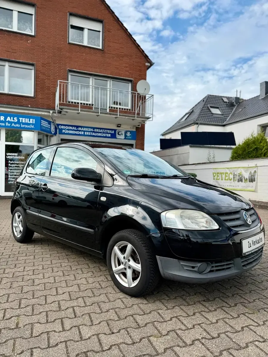 Gebraucht VW Fox Basis 54 PS (39 kW) 2006 Schwarz Kleinwagen