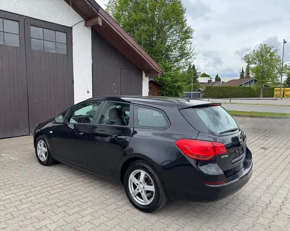 Gebraucht Opel Astra Edition 110 PS (80 kW) 2010 Schwarz Kombi