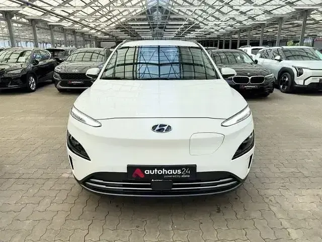 Gebraucht Hyundai Kona Select 100 kW (136 PS) 2022 Weiß SUV