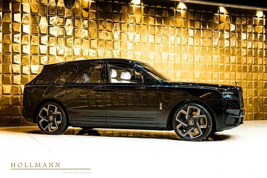 Neu Rolls Royce Cullinan 571 PS (419 kW) 2026 Black diamond SUV