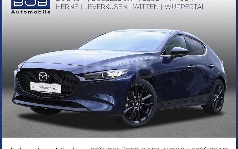 Deep crystal blue Neu 2025 Mazda 3 Homura-Line Limousine | 28.888 € - Bild 1/4